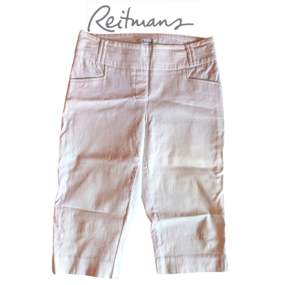 Reitmans size 8 Petite white, pull on capri style shorts, EUC